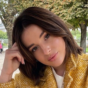 Taylor Hage Headshot 5 of 5