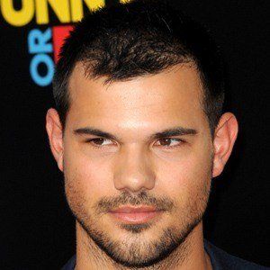 Taylor Lautner 7 of 10