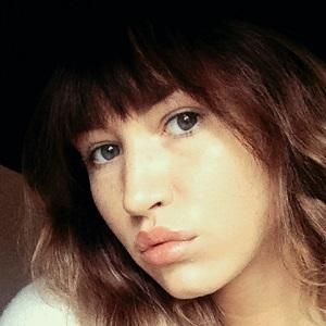 Taylor Metzner Headshot 7 of 7