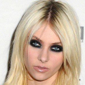 Taylor Momsen - Bio, Family, Trivia | Famous Birthdays