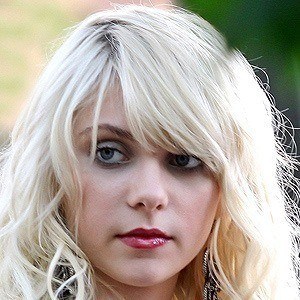 Taylor Momsen - Bio, Family, Trivia | Famous Birthdays