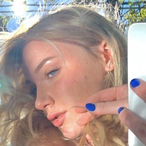 Taylorllynne Headshot 3 of 10