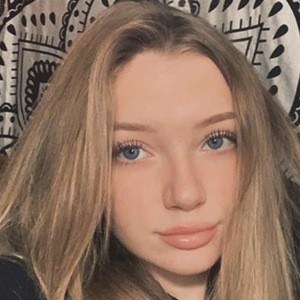 Taylorllynne Headshot 7 of 10