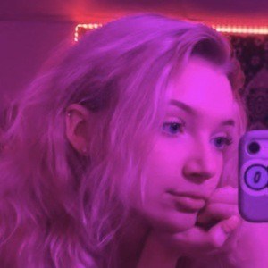 Taylorllynne Headshot 8 of 10