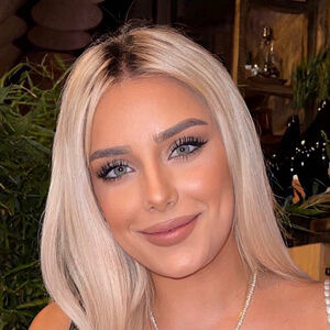 Tea Trifoni Headshot 3 of 11