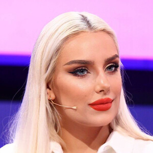 Tea Trifoni Headshot 4 of 11