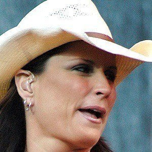 Terri Clark - Bio, Facts, Family | Famous Birthdays