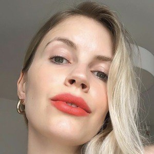The Lipstick Fever Headshot 9 of 10