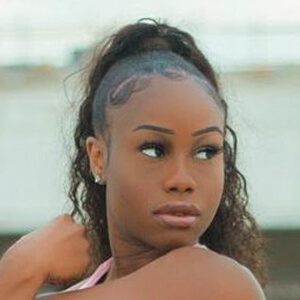 thedessyrayfitway Headshot 3 of 6