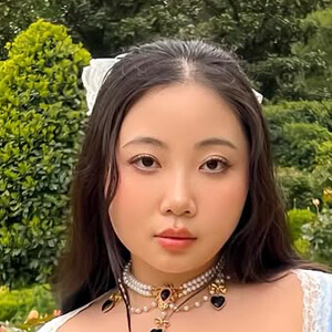 Theresa Tran Headshot 5 of 8