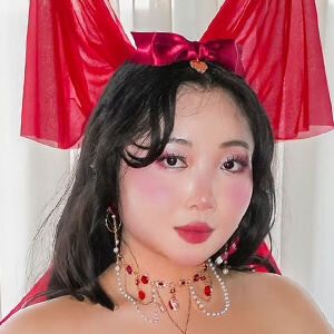 Theresa Tran Headshot 8 of 8