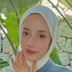 thingsbynur Headshot 2 of 4