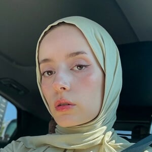 thingsbynur Headshot 3 of 4