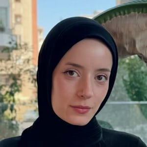 thingsbynur Headshot 4 of 4