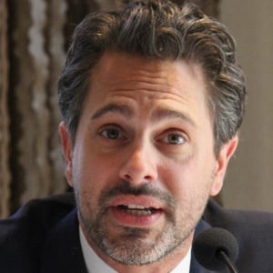 Thomas Sadoski Headshot 3 of 10