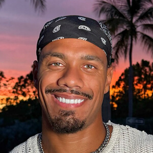 Thoms TV Headshot 5 of 6