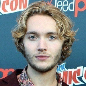 Toby Regbo, Wiki