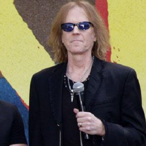 Tom Hamilton - Bio, Family, Trivia | Famous Birthdays