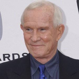 Tom Smothers - Bio, Facts, Family | Famous Birthdays