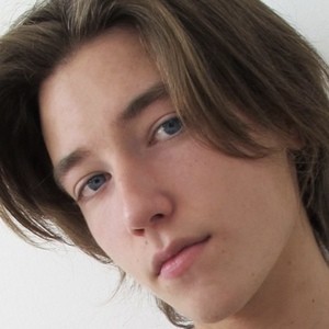 Tomás Roca - Age, Family, Bio | Famous Birthdays