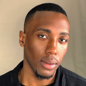 Tomisin Atobatele Headshot 3 of 4