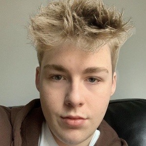 tomlikesfood Headshot 5 of 10
