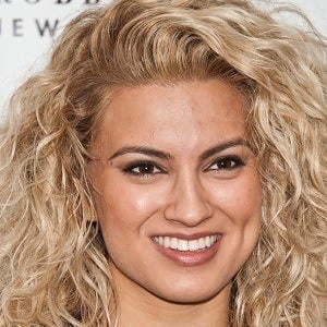 Tori Kelly Headshot 9 of 10