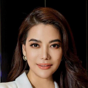 Trương Ngọc Ánh Headshot 5 of 6