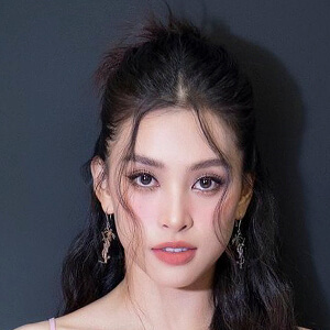 Trần Tiểu Vy Headshot 2 of 6