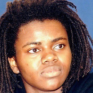 Tracy Chapman - Bio, Family, Trivia | Famous Birthdays