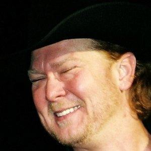 Tracy Lawrence Headshot 3 of 7