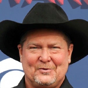 Tracy Lawrence Headshot 5 of 7