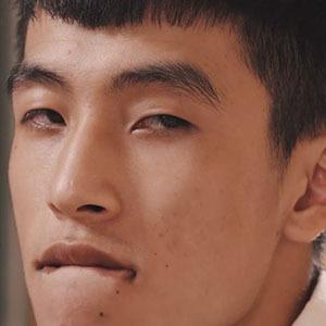 Tuan Mo Headshot 5 of 5