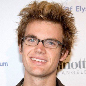 Tyler Hilton Headshot 7 of 9