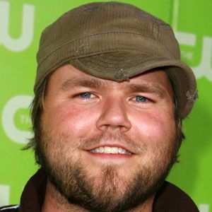 Tyler Labine - Bio, Family, Trivia | Famous Birthdays