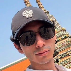 Víctor Tarot Headshot 2 of 3