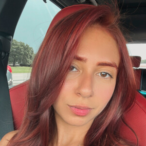 Valeria Duque Headshot 8 of 8