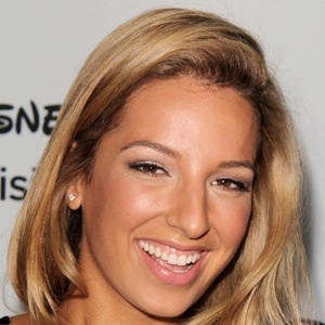 Vanessa Lengies Headshot 8 of 10