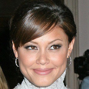 Vanessa Lachey Headshot 5 of 10