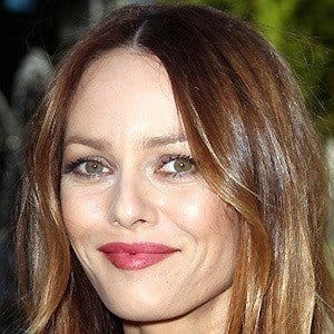 Vanessa Paradis Headshot 4 of 10