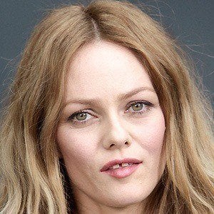 Vanessa Paradis Headshot 5 of 10