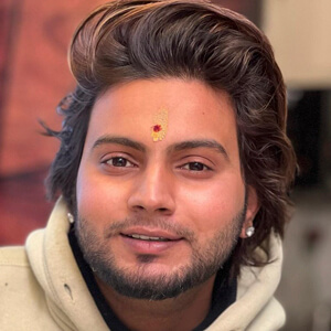 Vendy Yaduwanshi Headshot 2 of 5