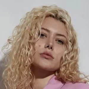 VeriVanessa Headshot 10 of 10