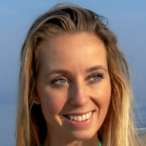 Verona van de Leur Headshot 2 of 6