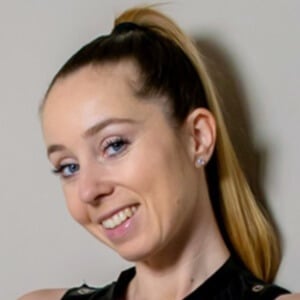 Verona van de Leur Headshot 4 of 6