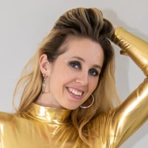 Verona van de Leur Headshot 5 of 6