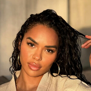 Veronica Ellis Headshot 4 of 6