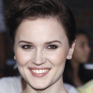 Veronica Roth Headshot 7 of 7