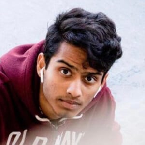 Vettrivel Lakshmanan Headshot 2 of 3
