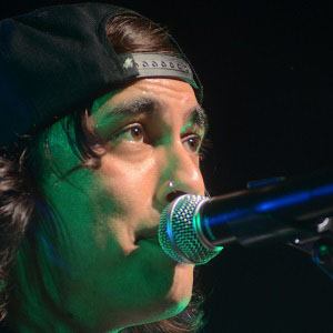 Vic Fuentes at age 32